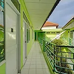 Spot On 91325 Pondok Hijau Guest House Syariah