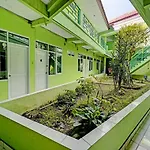 Spot On 91325 Pondok Hijau Guest House Syariah