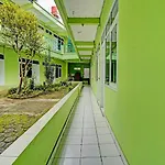 Spot On 91325 Pondok Hijau Guest House Syariah